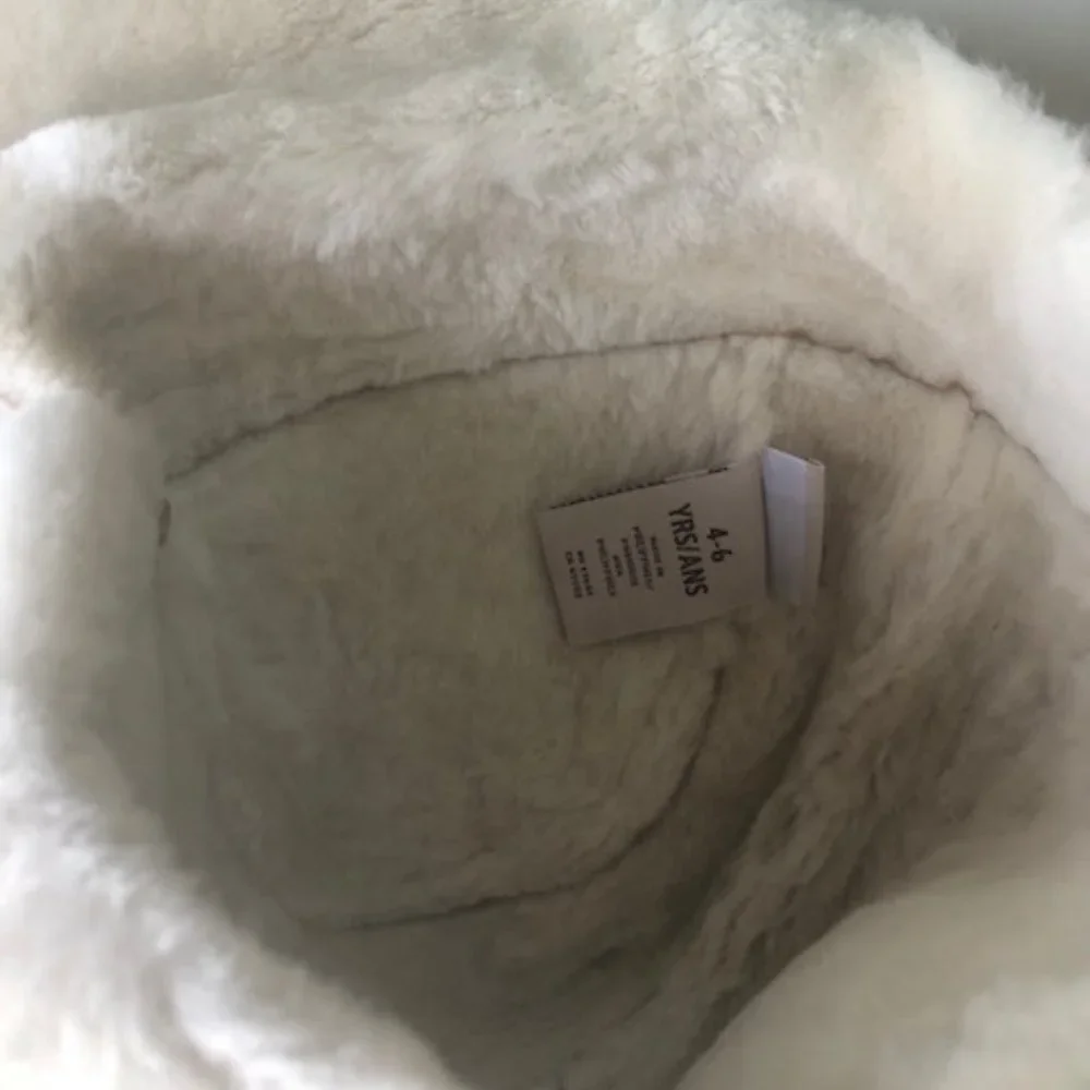 UGG KIDS LEATHER & REAL SHEARLING TRAPPER HAT. SHEEPSKIN. NWT